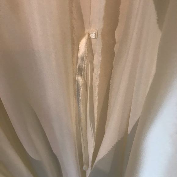 Never worn and/or altered wedding dress - Picture 8 of 8